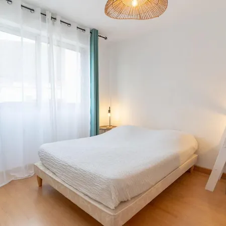 Pleasant For 6 People With Parking Space Appartement