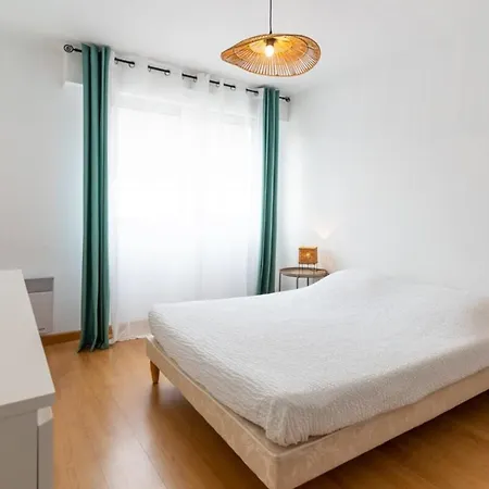 Apartamento Pleasant For 6 People With Parking Space *